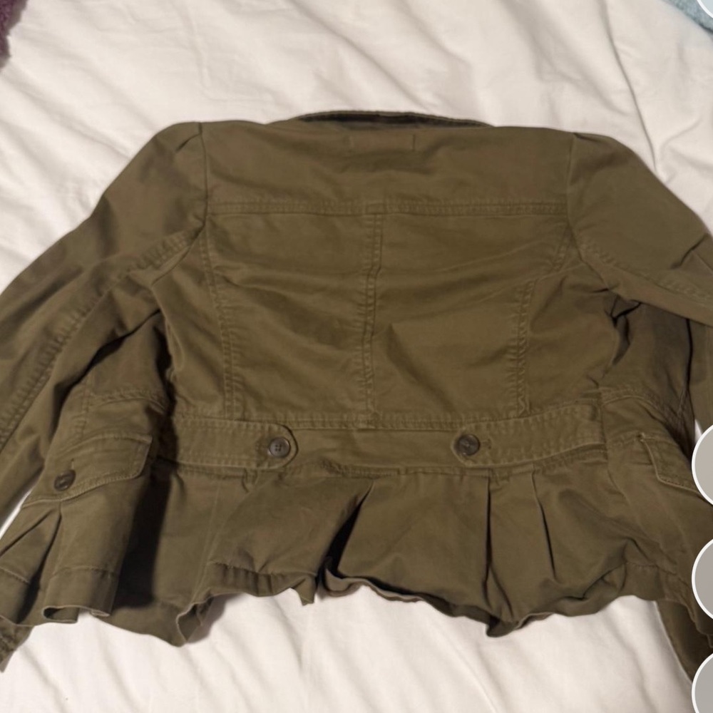 Loft green cropped jacket with cute ruffle back hem - Picture 4 of 4
